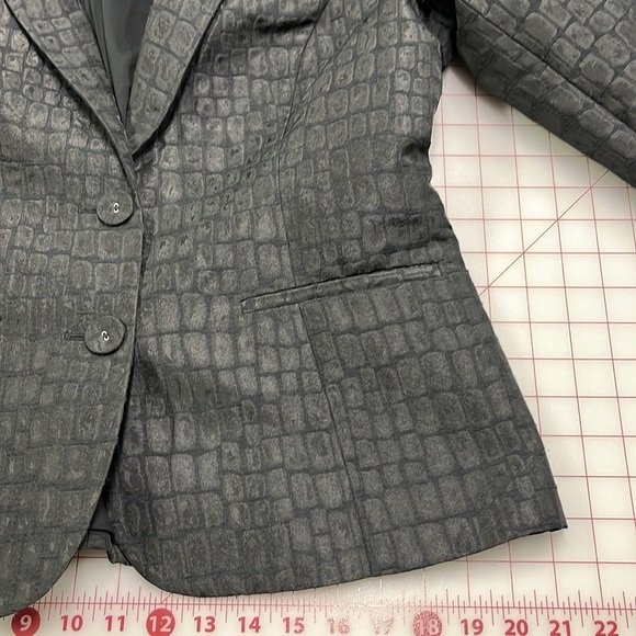 CHICO'S Sephia Croc Embossed Charcoal/Black Subtle Sheen Blazer SZ M (8) - Picture 9 of 16